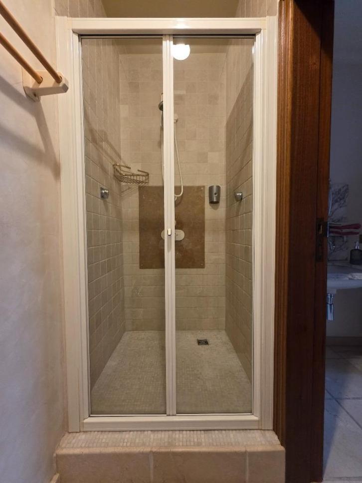 Douche-plooideur in wit, Doe-het-zelf en Bouw, Sanitair, Gebruikt, Douche, Glas, Ophalen