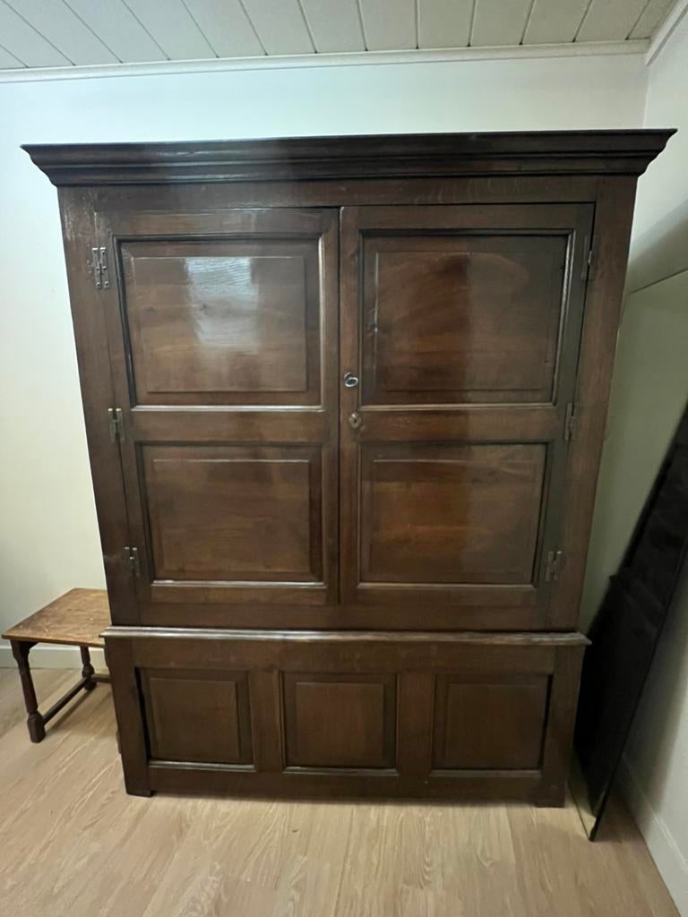 Placard gallois en chêne du XVIIIᵉ siècle – Excellent état, Antiek en Kunst, Antiek | Meubels | Kasten, Ophalen