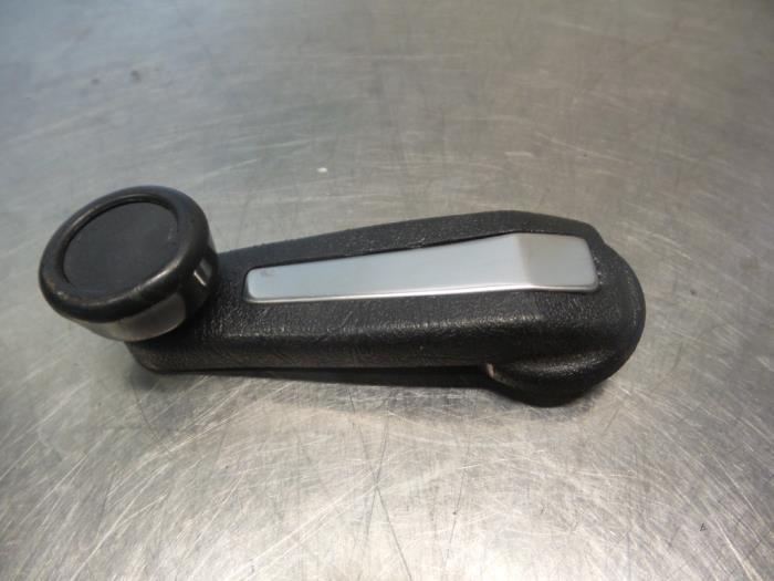 Manivelle de vitre d'un BMW 5-Serie (5-Serie 81-), Autos : Pièces & Accessoires, Vitres & Accessoires, BMW, Utilisé, 3 mois de garantie