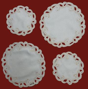 chiffons décoratifs blancs avec fil doré: ronde 20cm et 29cm