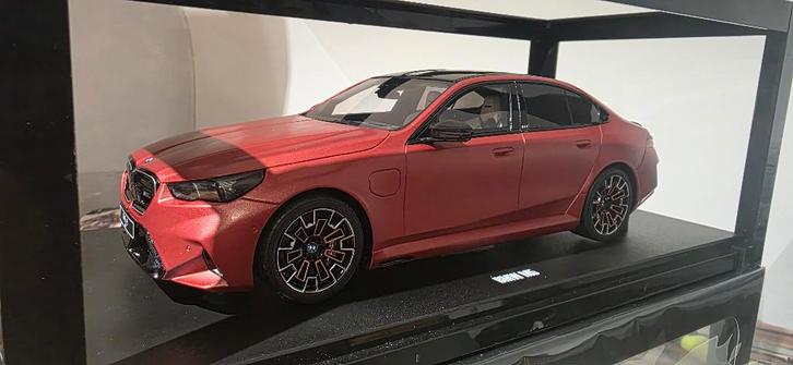 BMW M5 Touring (G99) BWJ 2025 rouge feu 1:18 GT-Spirit, Hobby & Loisirs créatifs, Voitures miniatures | 1:18, Neuf, Voiture, Autres marques