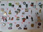 Pin's pins bij de doos zie foto's en nieuws/lees de aankondi, Verzamelen, Ophalen of Verzenden