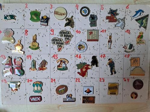 Pin's pins bij de doos zie foto's en nieuws/lees de aankondi, Verzamelen, Speldjes, Pins en Buttons, Ophalen of Verzenden