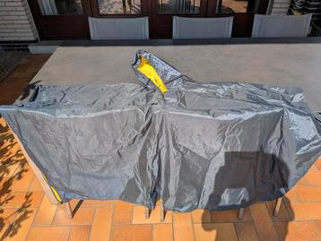 Regenjas beschikbaar voor biedingen