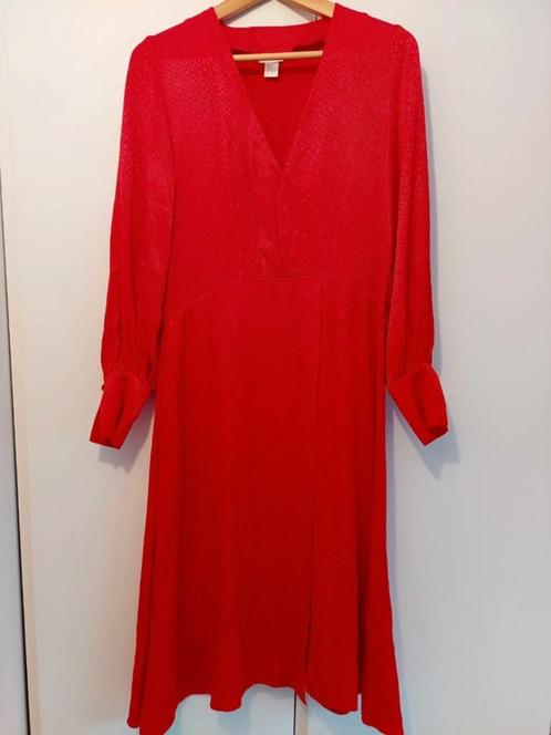 Rode jurk slangenmotief H&M maat 36-38, Kleding | Dames, Jurken, Zo goed als nieuw, Maat 36 (S), Rood, Onder de knie, Ophalen of Verzenden