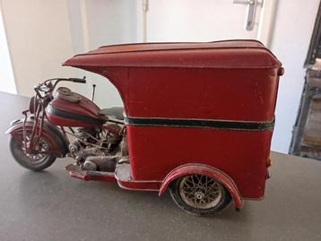 2 vintage modelauto +  1 motorvoertuig beschikbaar voor biedingen