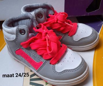 Kinderschoenen Maat 24/25 beschikbaar voor biedingen
