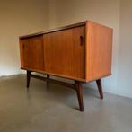 Buffet/meuble TV vintage en teck avec portes coulissantes, Utilisé, Enlèvement ou Envoi, Moins de 150 cm