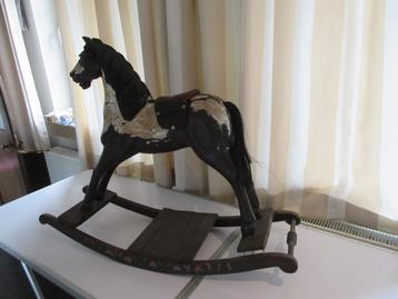 Heel oud houten schommelpaard paard in hout vintage speelgoe beschikbaar voor biedingen