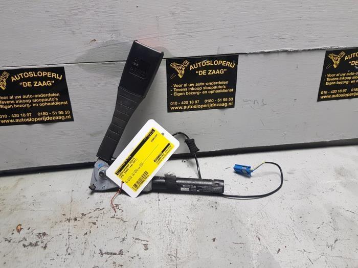 Tendeur de ceinture droit d'un Opel Corsa, Autos : Pièces & Accessoires, Habitacle & Garnissage, Opel, Utilisé, 3 mois de garantie