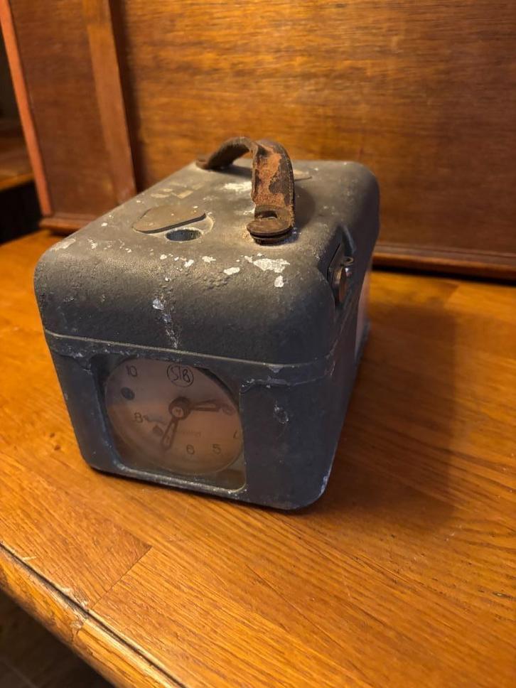 oude metalen duivenklok / constateur 5, Antiek en Kunst, Antiek | Klokken, Ophalen