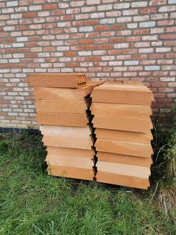 +/- 60 terracotta claveaux beschikbaar voor biedingen