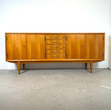 Groot sideboard met hoogglans afwerking   beschikbaar voor biedingen
