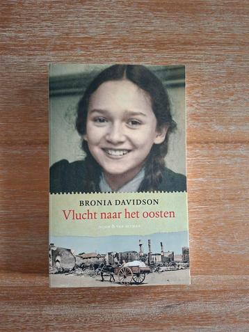 Boek : Vlucht uit het oosten  beschikbaar voor biedingen
