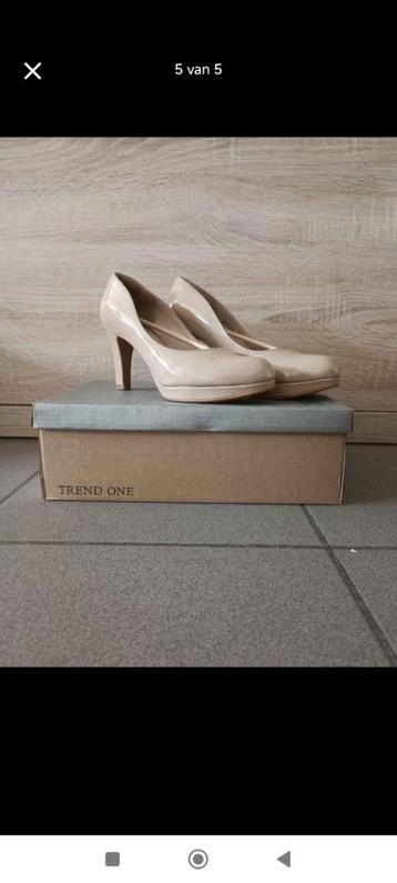 Beige pumps dameshak beschikbaar voor biedingen