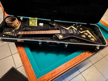 Super rockgitaar Franky-Lee zwart met gouden accenten. beschikbaar voor biedingen