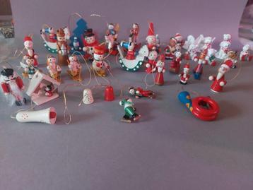 Vintage houten kerstboomfiguren beschikbaar voor biedingen