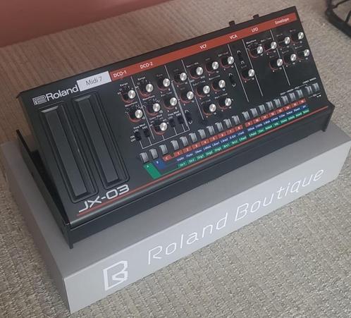 Roland Boutique JX-03 (incl. DK-01 stand), Muziek en Instrumenten, Synthesizers, Zo goed als nieuw, Roland, Met midi-aansluiting