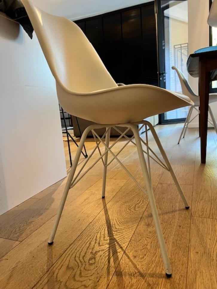 6 stijlvolle witte kuipstoelen, Huis en Inrichting, Stoelen, Gebruikt, Vijf, Zes of meer stoelen, Kunststof, Metaal, Wit, Ophalen