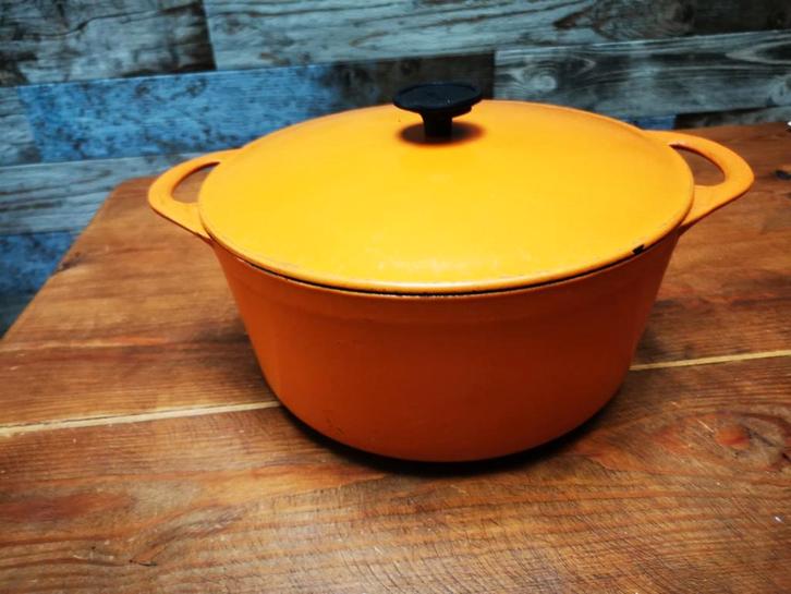 Cousances Le creuset 24, Huis en Inrichting, Keuken | Potten en Pannen, Gebruikt, Ophalen of Verzenden