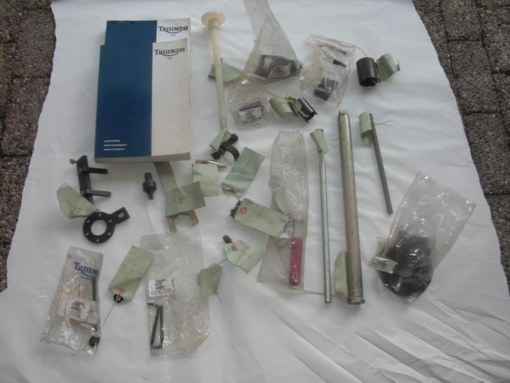 TRIUMPH speciaal gereedschap + werkplaatshandboeken, Motoren, Accessoires | Onderhoudsmiddelen, Ophalen