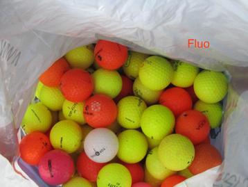 Pak van 100 fluorescerende golfballen beschikbaar voor biedingen
