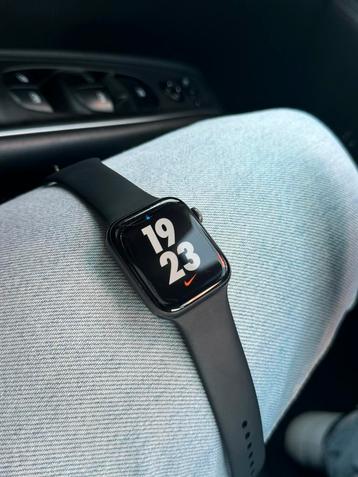 Apple Watch Series 6 44mm beschikbaar voor biedingen