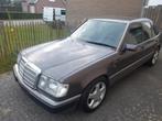 W124 200d 1993, Autos, 1800 kg, 4 portes, Autres couleurs, Noir