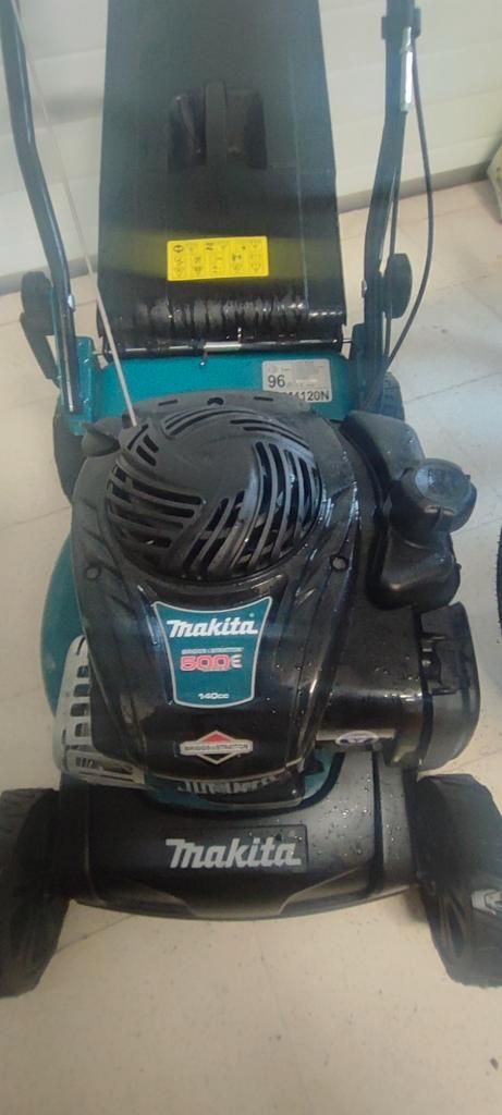 Makita grasmaaier benzine 1400cc max 2 maal gebruikt geweest, Tuin en Terras, Grasmaaiers, Zo goed als nieuw, Versnellingen, Ophalen