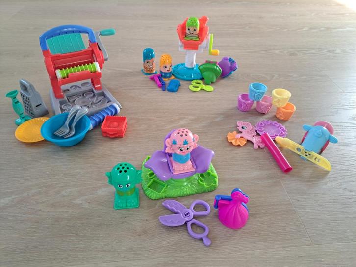 Play-Doh - 4 sets, Hobby en Vrije tijd, Knutselen, Zo goed als nieuw, Gereedschap of Accessoires, Ophalen