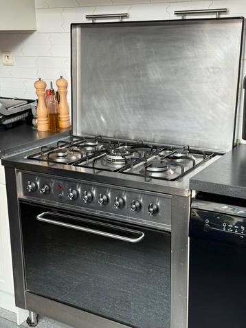 Gasvuur & oven inox 5 pits beschikbaar voor biedingen