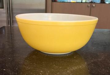 Gele pyrex kom beschikbaar voor biedingen