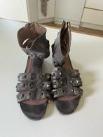 grijze sandalen met studs, Kleding | Dames, Schoenen, Ophalen of Verzenden