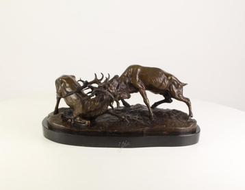 Grote Massiefe Bronzen Beeld van Vechtende Hertgen beschikbaar voor biedingen