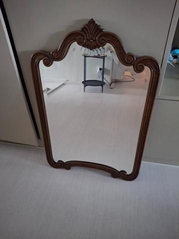 Antieke spiegel beschikbaar voor biedingen