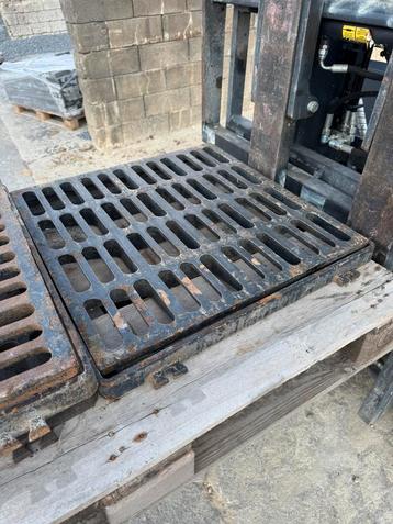 Uitbevoorrading — Roosters van zwaar gietijzer C250 - 60/60 beschikbaar voor biedingen