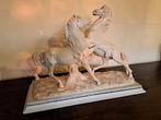 statues blanches chevaux Santini, Enlèvement
