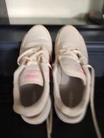 Mooie wit roze dames sneakers, Kleding | Dames, Sportkleding, Ophalen, Zo goed als nieuw, Maat 42/44 (L), Wit