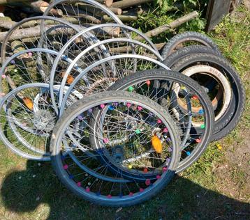 Lot fietswielen -> vandaag gratis af te halen beschikbaar voor biedingen