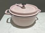 NIEUW: Staub La Cocotte 24 cm 3,7 liter Sorbet Roze in doos, Huis en Inrichting, Keuken | Potten en Pannen, Gietijzer, Nieuw, Ophalen of Verzenden