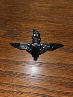 Black parachute regiment cap badge, Collections, Objets militaires | Général, Envoi