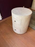 RONDE Design bijzettafel/ nachtkastje in metaal., Huis en Inrichting, Slaapkamer | Nachtkastjes, Ophalen, Zo goed als nieuw