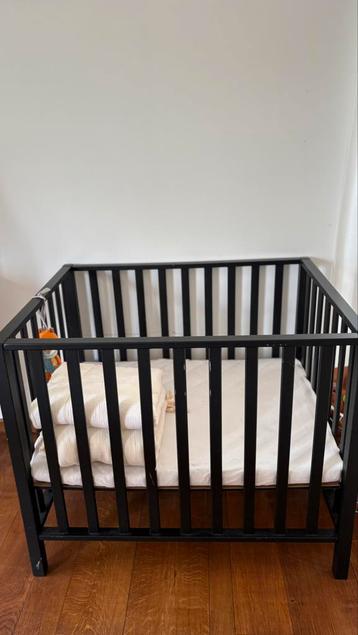 Zwarte nieuwe box gekocht bij land van ooit  beschikbaar voor biedingen