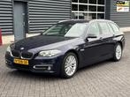 BMW 5-serie Touring 528i High Luxury Edition / PANO / TREKHA, Automaat, Blauw, Break, Benzine