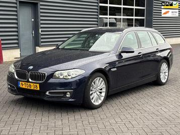 BMW 5-serie Touring 528i High Luxury Edition / PANO / TREKHA beschikbaar voor biedingen