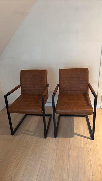 2 eetstoelen in kunstleer - kleur Cognac beschikbaar voor biedingen