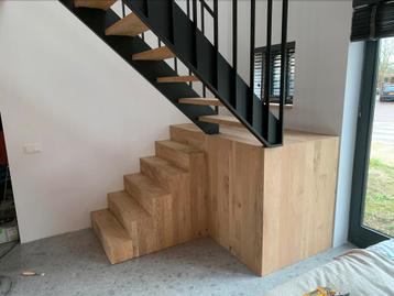 Beste kwaliteit maatwerk Trappen in diverse soorten hout.   beschikbaar voor biedingen