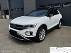 Volkswagen T-Roc 1.0 TSI PANODAK/NAVI/XENON/CAMERA, Auto's, Volkswagen, Voorwielaandrijving, Gebruikt, Zwart, Alcantara