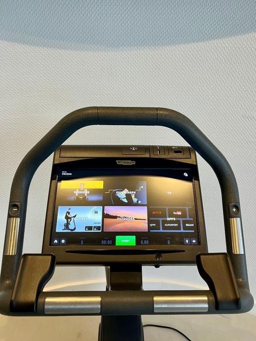 Technogym New Upright Bike Excite+ 1000 Unity Live display, Sport en Fitness, Fitnessmaterialen, Gebruikt, Overige typen, Armen