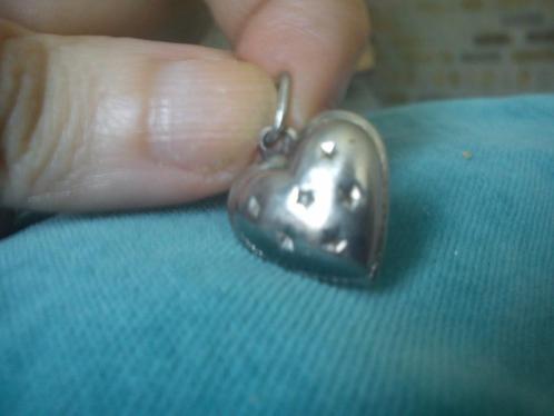 Vintage zilverkleurig hartje kettinghanger, Handtassen en Accessoires, Kettinghangers, Zo goed als nieuw, Overige materialen, Zilver